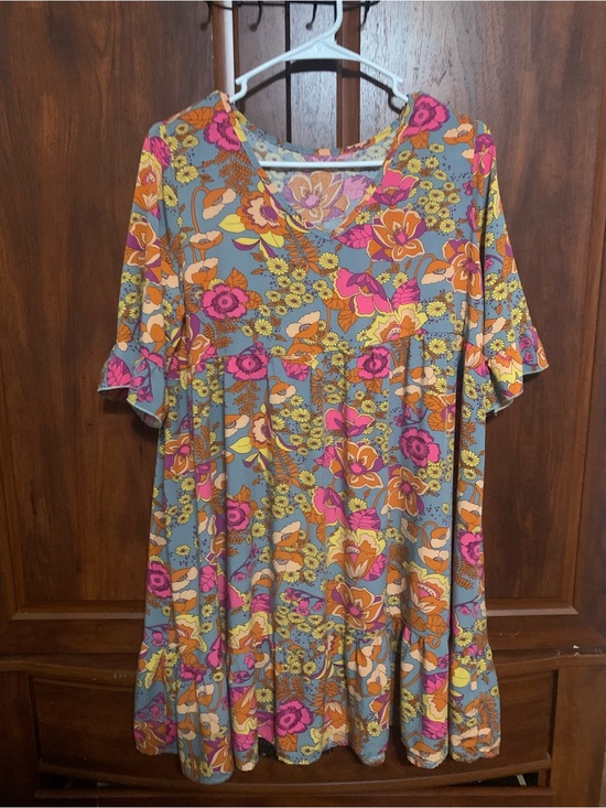 SHEIN Dresses & Skirts - SHEIN Floral V-Neck Tunic Dress in Gray-Orange-Pink